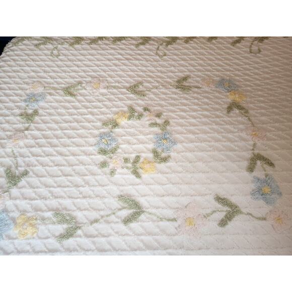 Vintage MCM Chenille Bedspread Coverelet Cottage Farmhouse 112x76 Floral - Picture 7 of 10